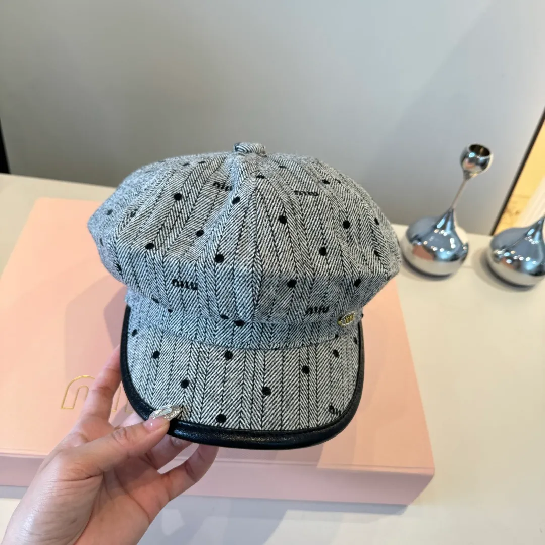 💰100¥ miumiu new duck bill painter's hat, head circumference 57cm