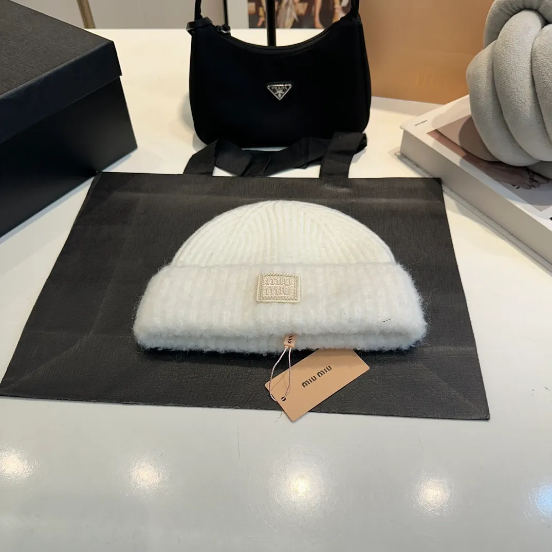 P50 miumiu 2024 autumn and winter new wool hat, 40% rabbit hair, 60% wool, high quality warm knitted hat
