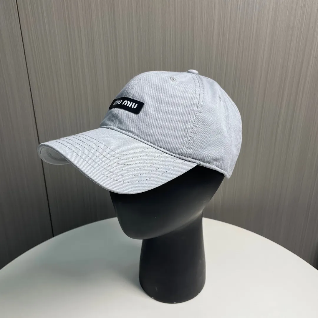 P60 miumiu new solid color baseball cap, the hottest color at the moment - full of street style! Trendy and versatile, Xiaohongshu grows grass, poison, get your boyfriend, and cool together