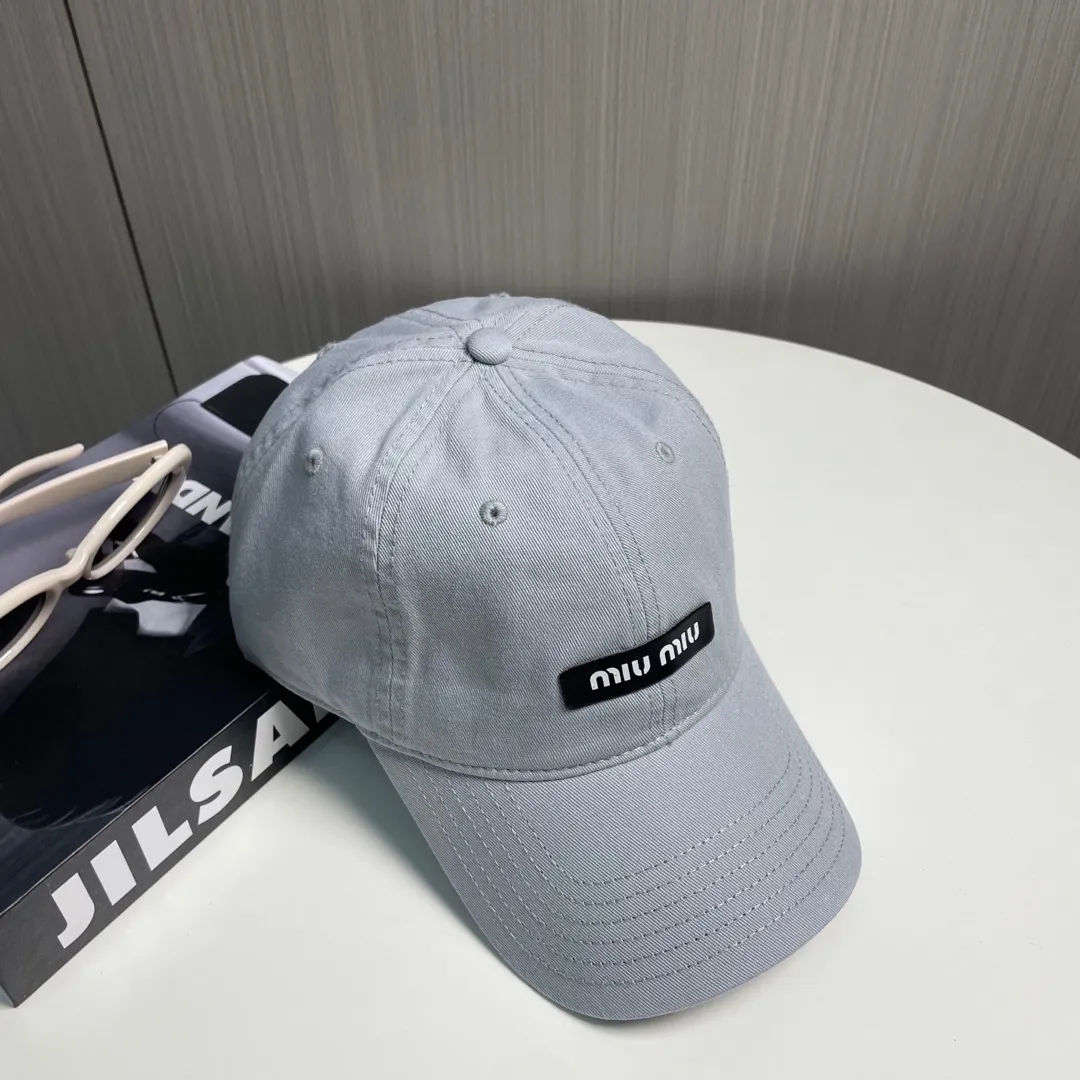 P60 miumiu new solid color baseball cap, the hottest color at the moment - full of street style! Trendy and versatile, Xiaohongshu grows grass, poison, get your boyfriend, and cool together