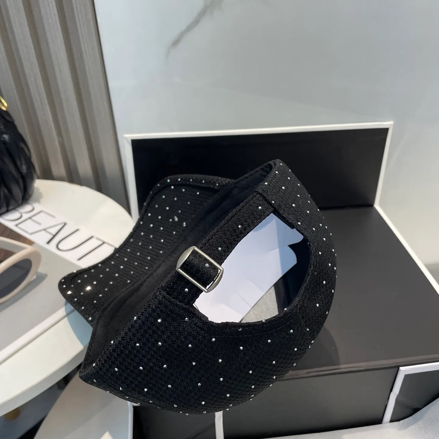 P50 miumiu new spring and summer full diamond baseball cap, the hottest color at the moment - full of street style! Trendy and versatile, Xiaohongshu grows grass, poison, get your boyfriend, and cool together