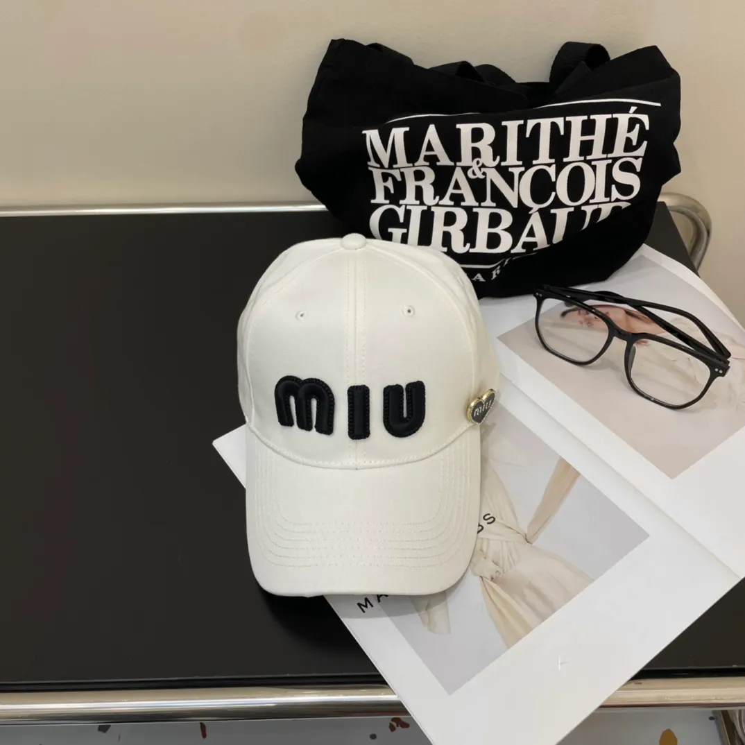 P66💛 Comes with dust bag. [Miumiu Miu Miu] 2024 new denim order style embroidered baseball cap🧢big brand style is super easy to match, hurry up and get it!