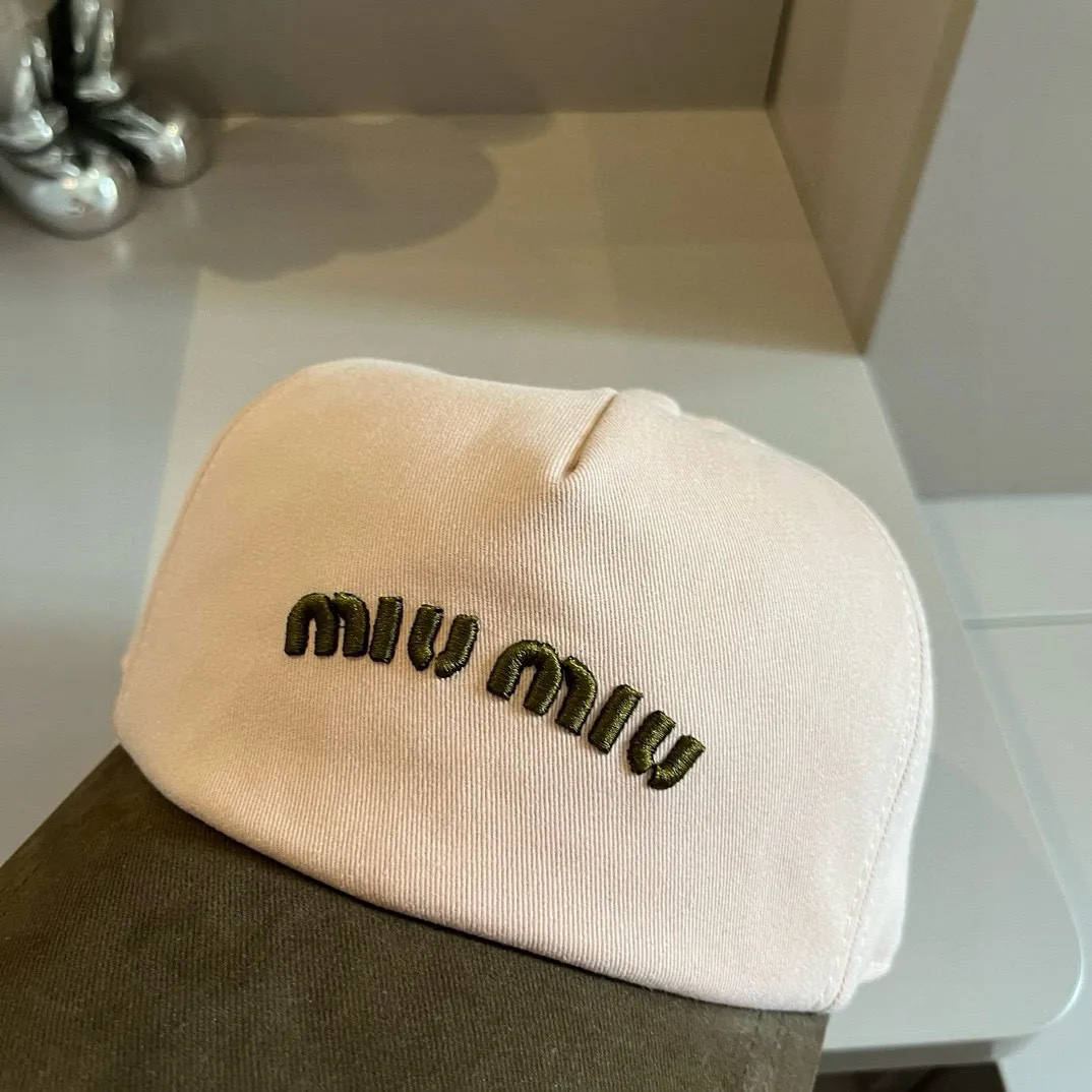💰60¥ Miumiu official baseball cap, canvas cap, head circumference 57cm