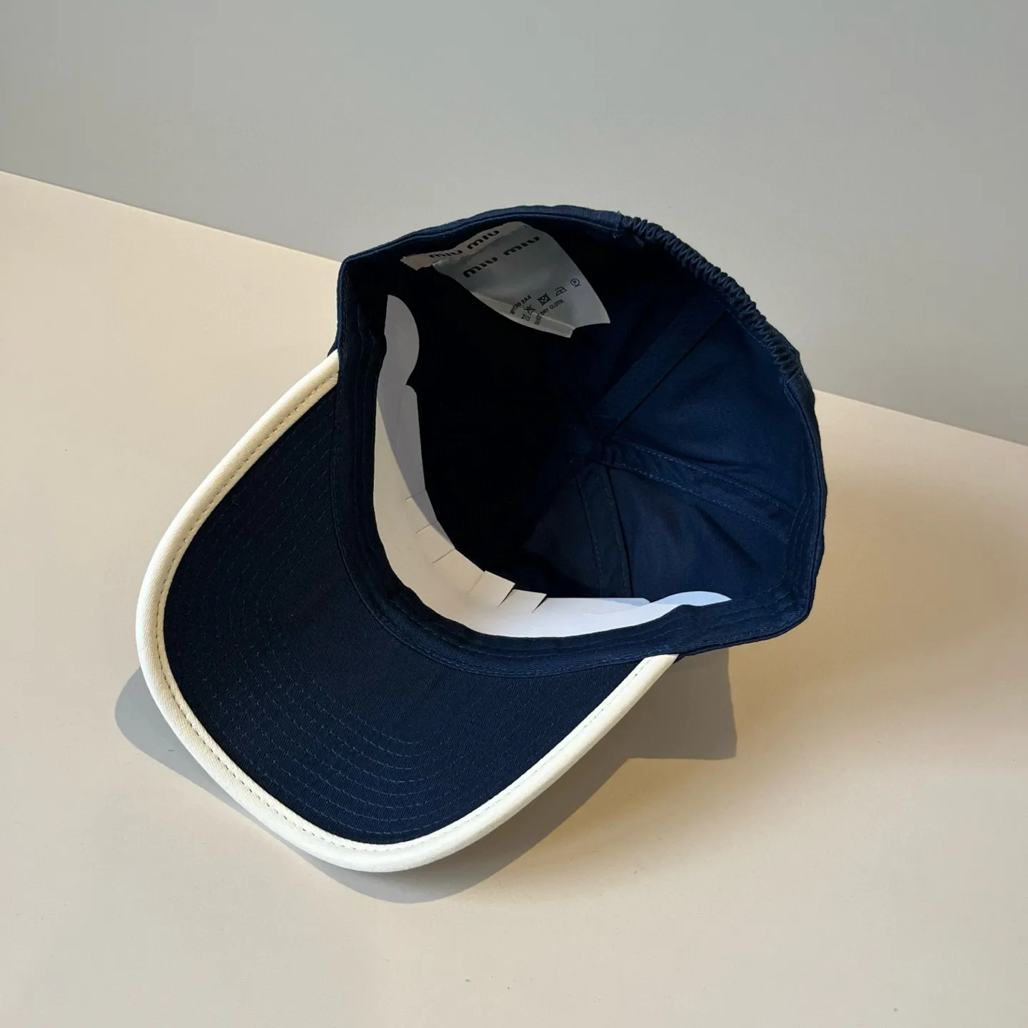 P60 miumiu original spring and summer new baseball cap, authentic mold-making and custom-made, the original workmanship is meticulous and the quality is superb!