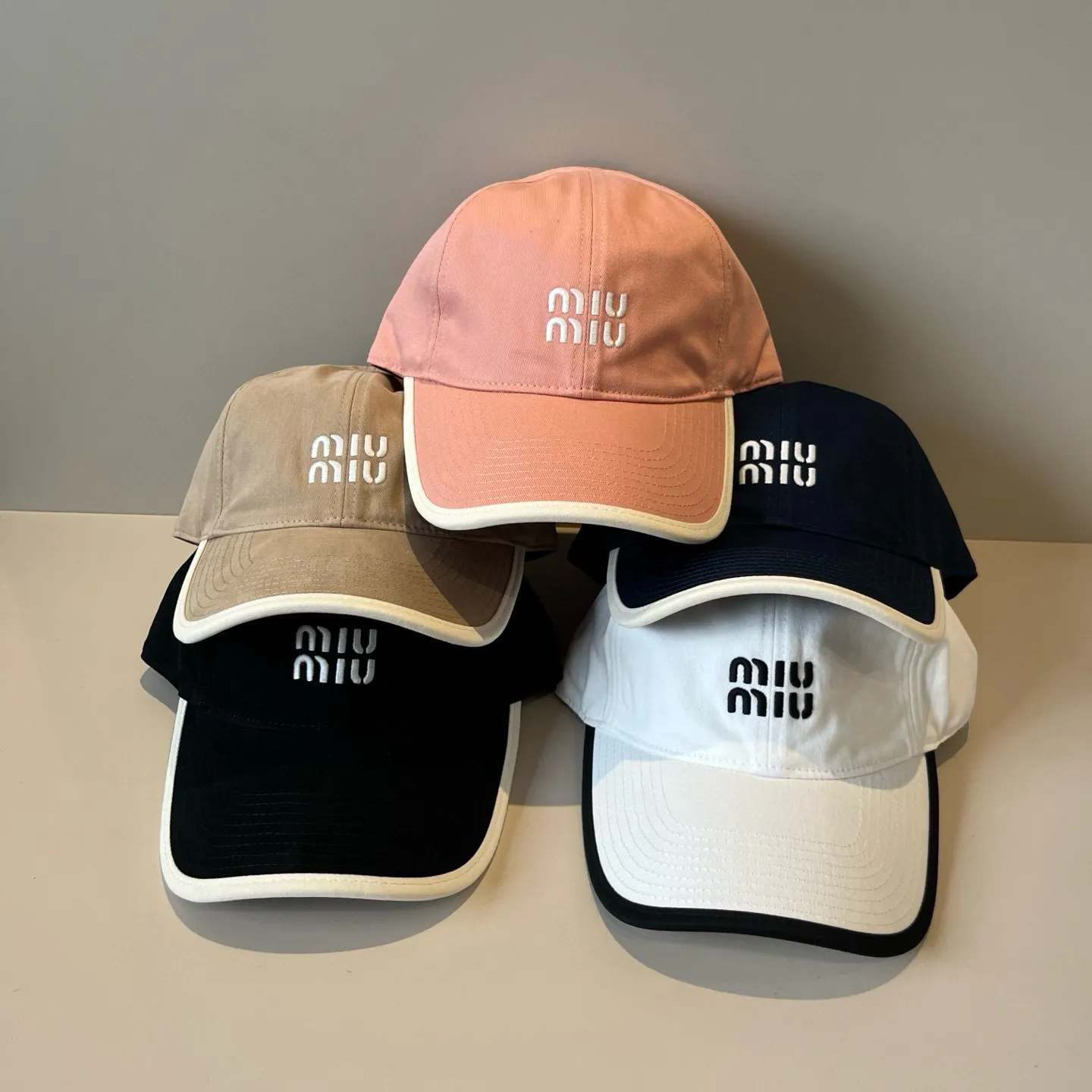 P60 miumiu original spring and summer new baseball cap, authentic mold-making and custom-made, the original workmanship is meticulous and the quality is superb!