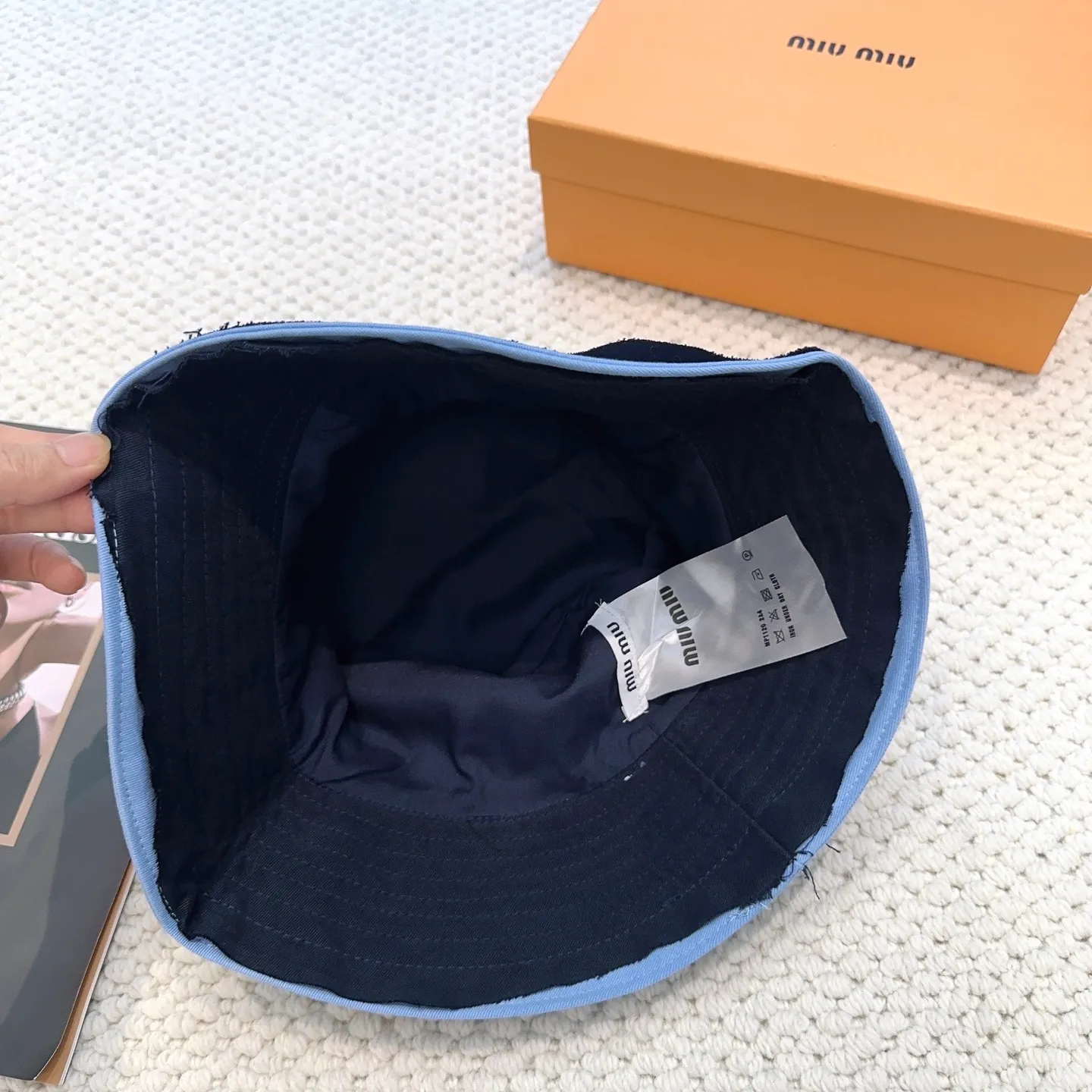 P80 miumiu limited new fisherman hat/baseball cap, a very attractive fisherman hat ~ the same style for men and women. It brings a sense of atmosphere when you go out every day. It feels great to change it occasionally.