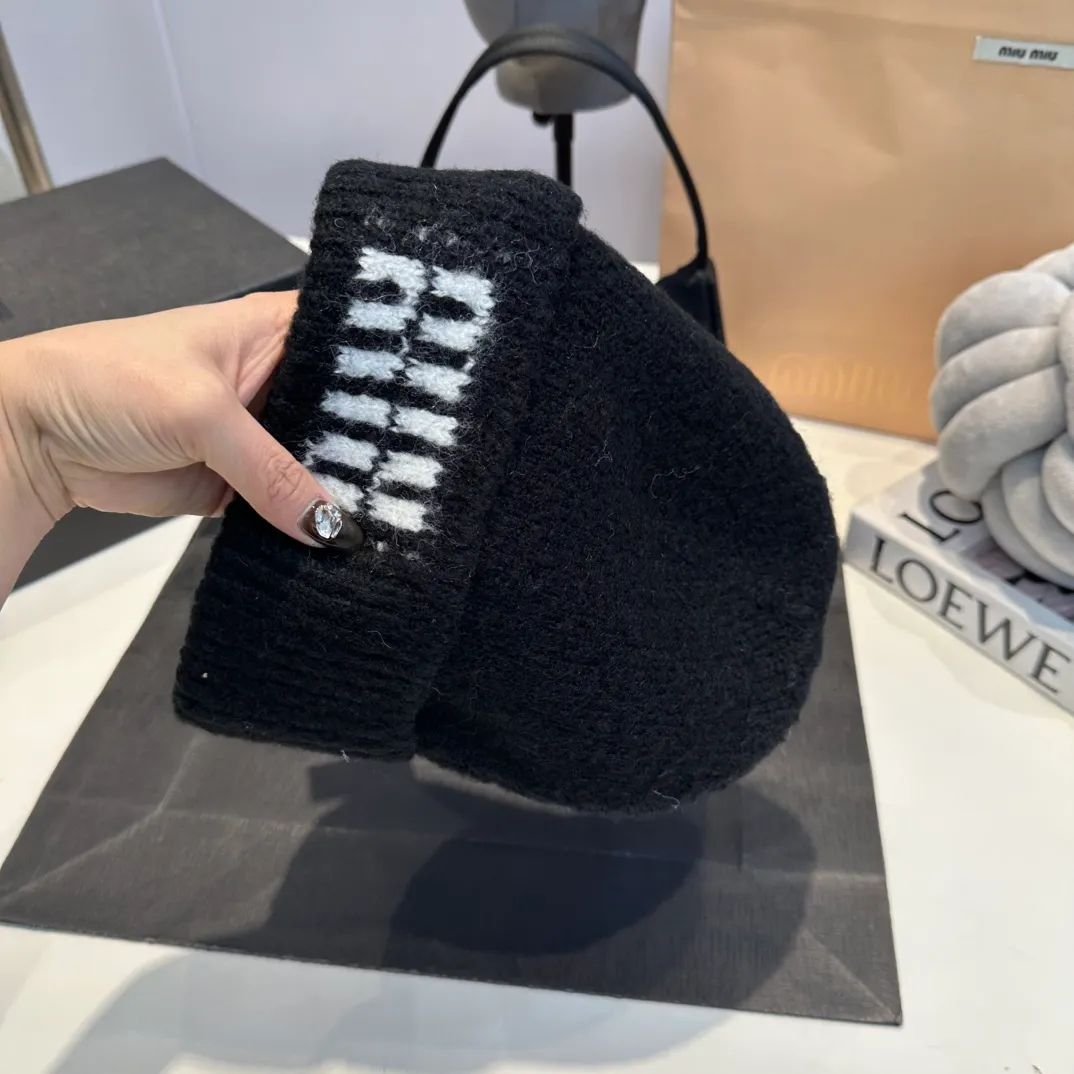 P56 miumiu Miu Miu counter new knitted woolen hat