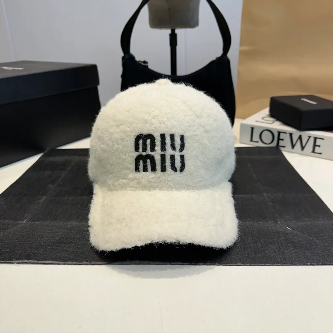 P56 Miumiu Miumiu new order style embroidered baseball cap🧢Big brand style is super easy to match, get it now!