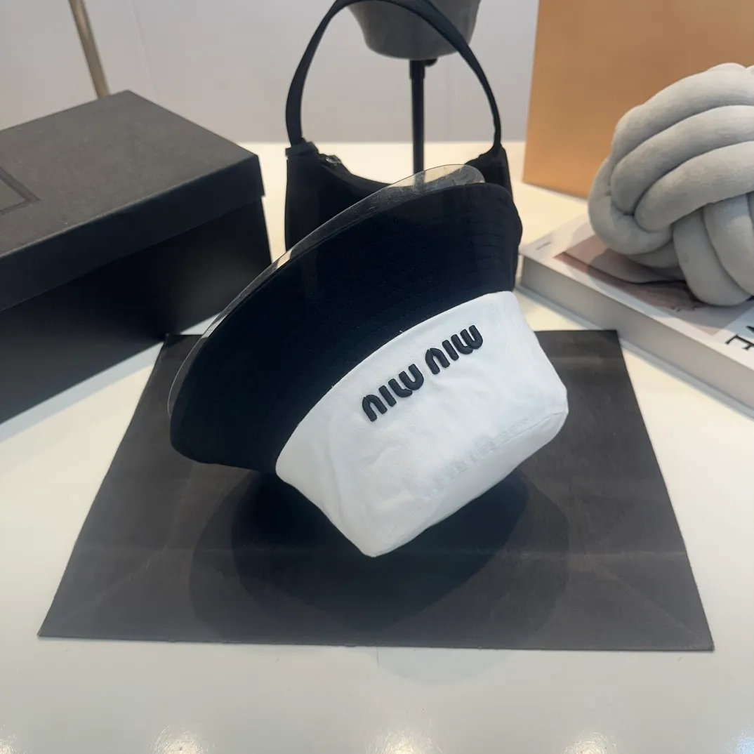 P56 MiuMiu Miu Miu girl's daily bucket hat. A very versatile baseball cap. Classic embroidered logo. Versatile and fashionable.