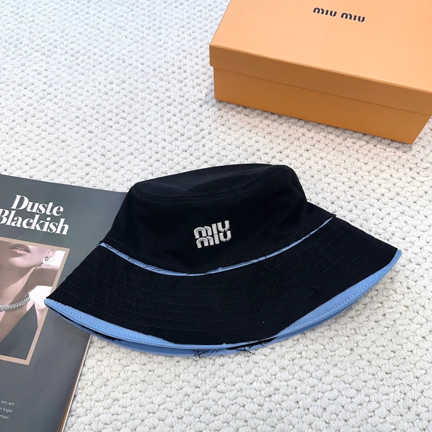 P80 miumiu limited new fisherman hat/baseball cap, a very attractive fisherman hat ~ the same style for men and women. It brings a sense of atmosphere when you go out every day. It feels great to change it occasionally.