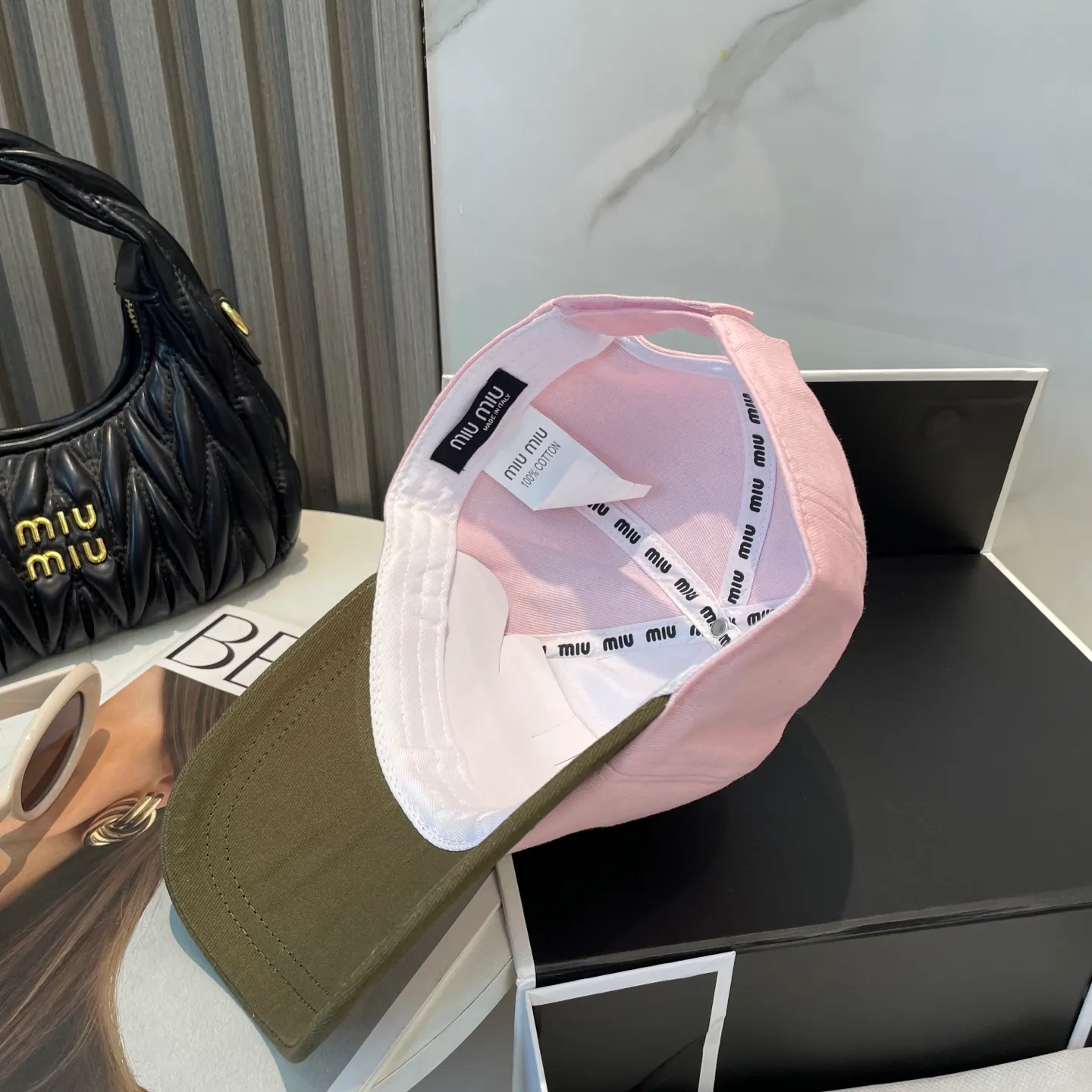 P60💛 Comes with dust bag. [Miumiu Miu Miu] New order style embroidered baseball cap🧢Big brand style is super easy to match, hurry up and get it!