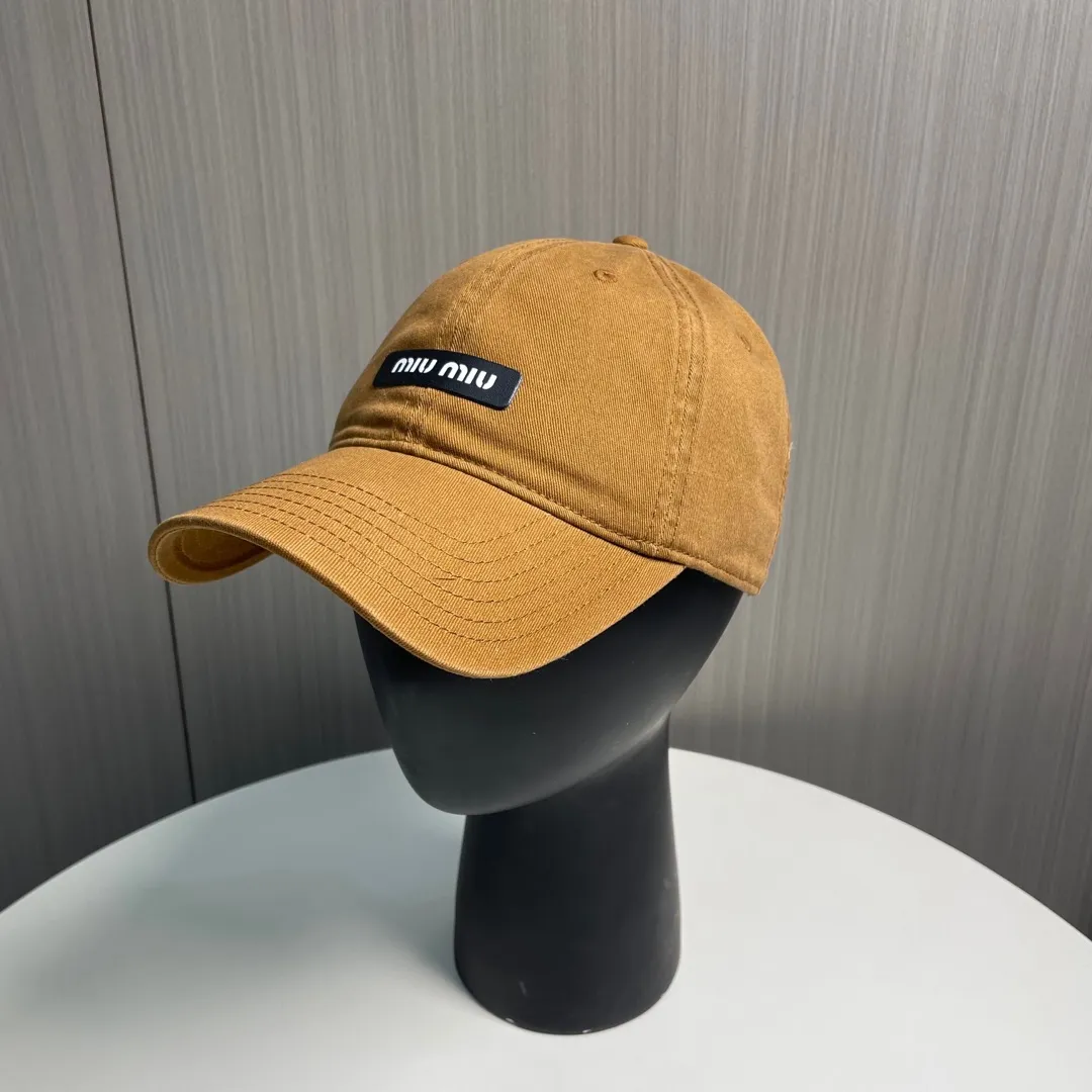 P60 miumiu new solid color baseball cap, the hottest color at the moment - full of street style! Trendy and versatile, Xiaohongshu grows grass, poison, get your boyfriend, and cool together