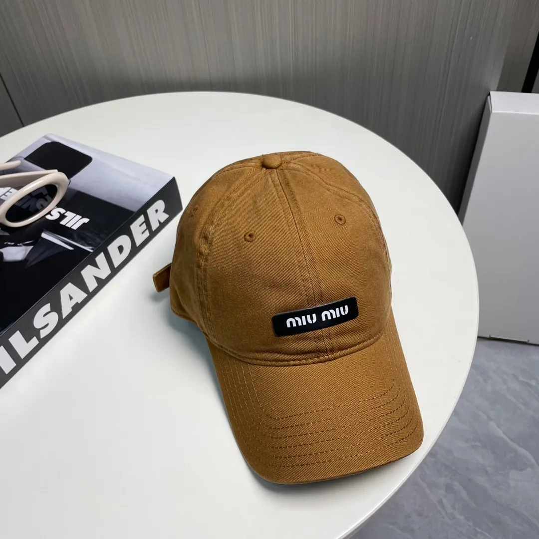 P60 miumiu new solid color baseball cap, the hottest color at the moment - full of street style! Trendy and versatile, Xiaohongshu grows grass, poison, get your boyfriend, and cool together