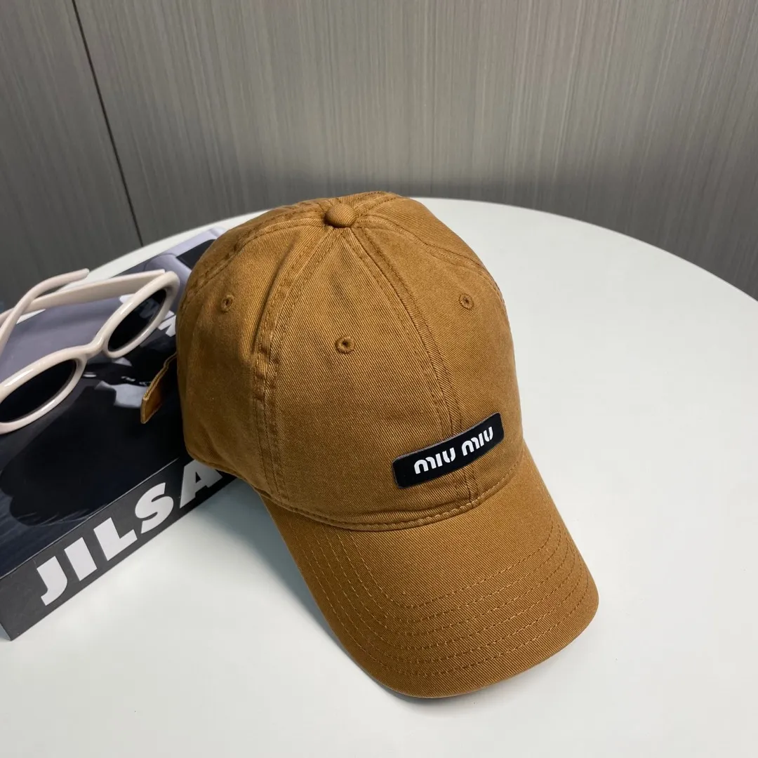 P60 miumiu new solid color baseball cap, the hottest color at the moment - full of street style! Trendy and versatile, Xiaohongshu grows grass, poison, get your boyfriend, and cool together