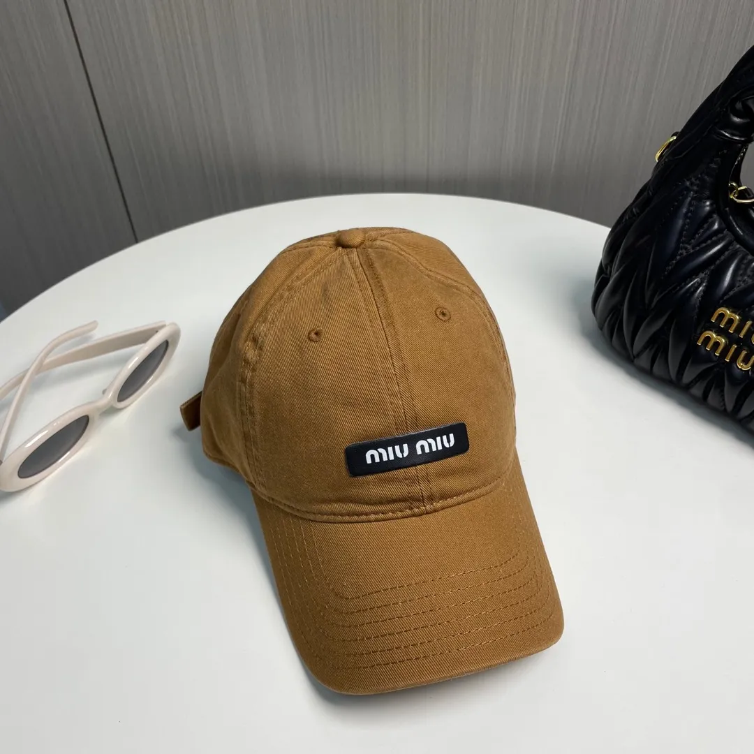 P60 miumiu new solid color baseball cap, the hottest color at the moment - full of street style! Trendy and versatile, Xiaohongshu grows grass, poison, get your boyfriend, and cool together