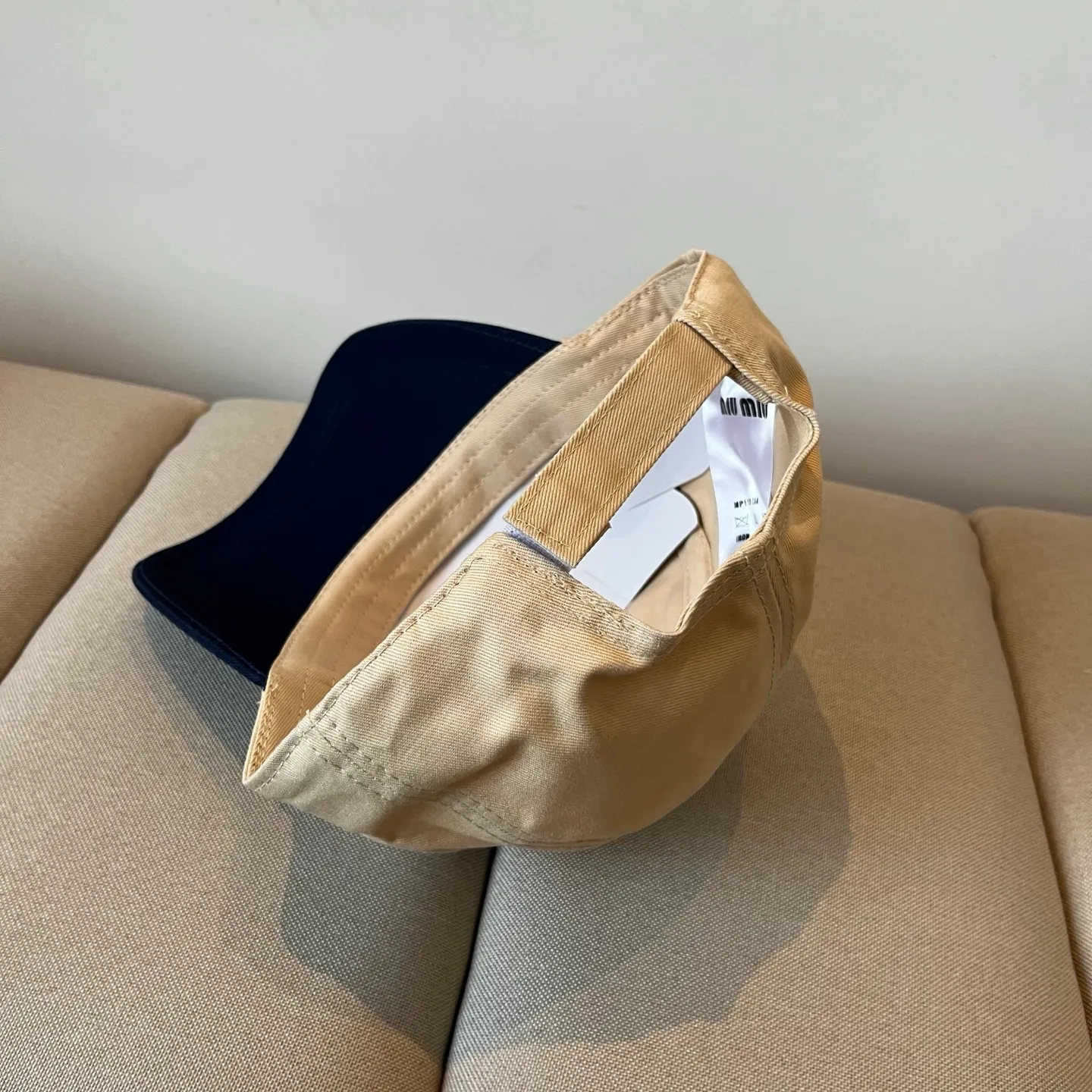P60 miumiu original spring and summer new baseball cap, authentic mold-making and custom-made, the original workmanship is meticulous and the quality is superb!