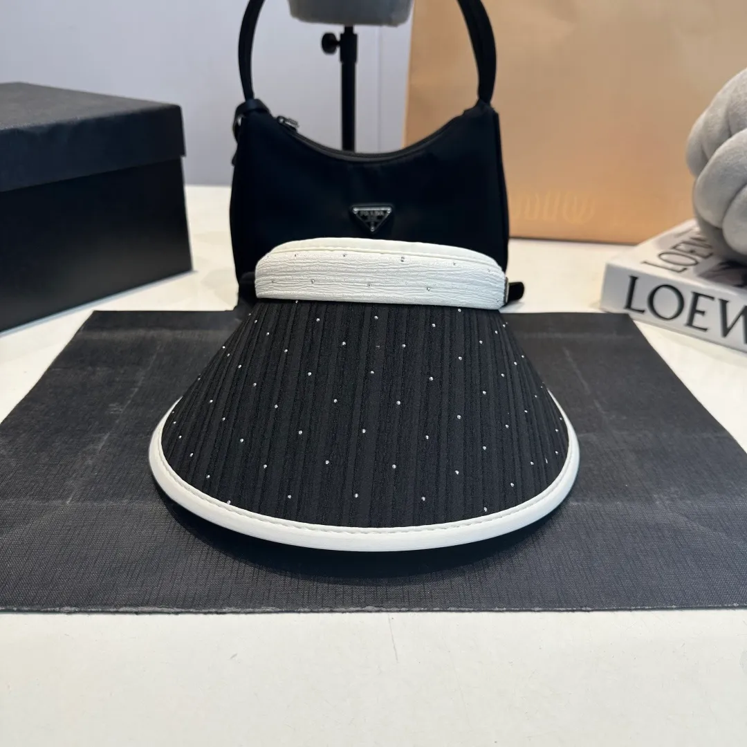P56 MIUMIU Light luxury celebrity style empty top hat, little fairy headband with empty top! Breathable and not stuffy…a must-have for summer
