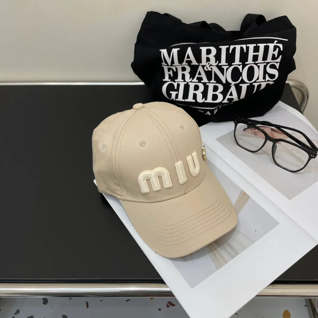 P66💛 Comes with dust bag. [Miumiu Miu Miu] 2024 new denim order style embroidered baseball cap🧢big brand style is super easy to match, hurry up and get it!