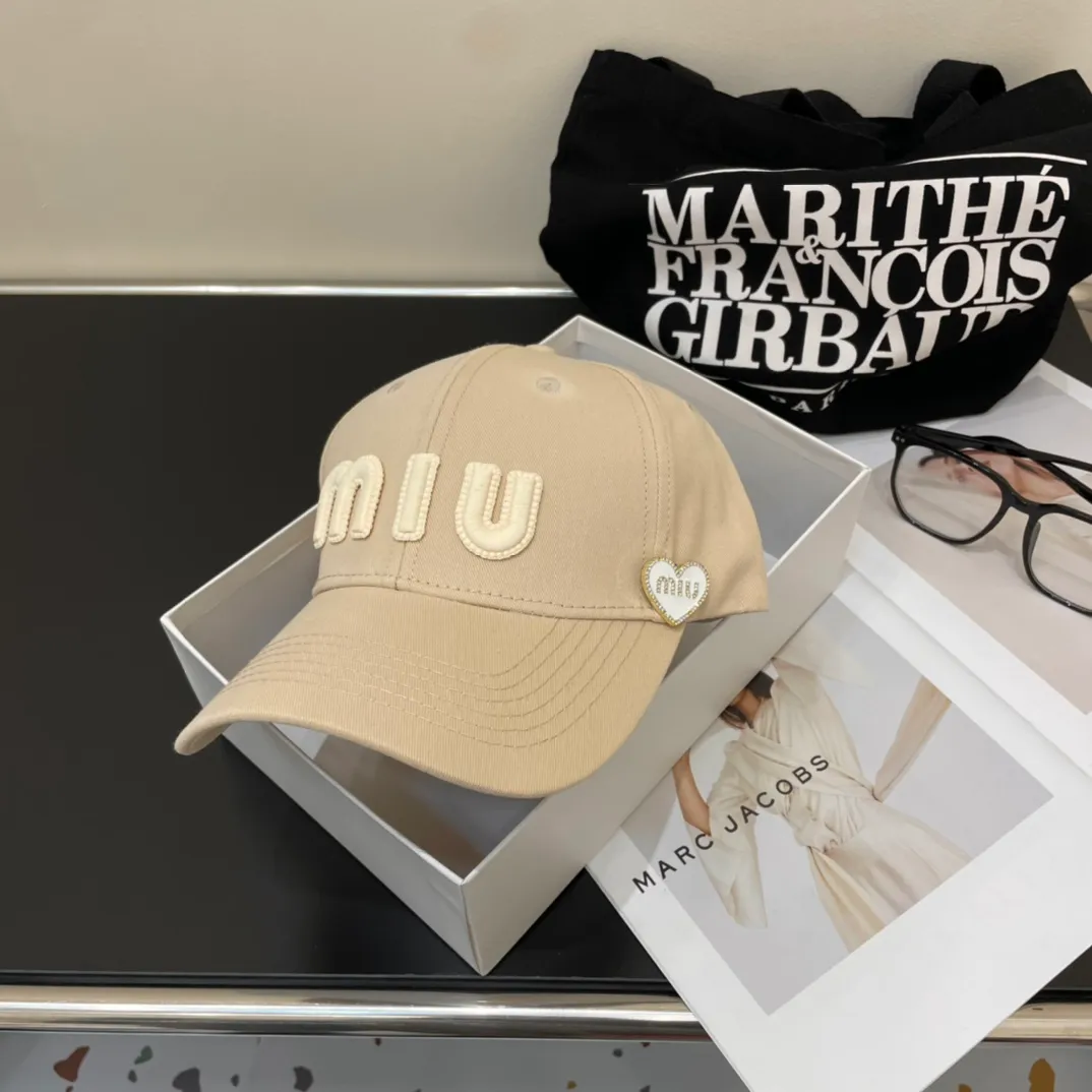 P66💛 Comes with dust bag. [Miumiu Miu Miu] 2024 new denim order style embroidered baseball cap🧢big brand style is super easy to match, hurry up and get it!