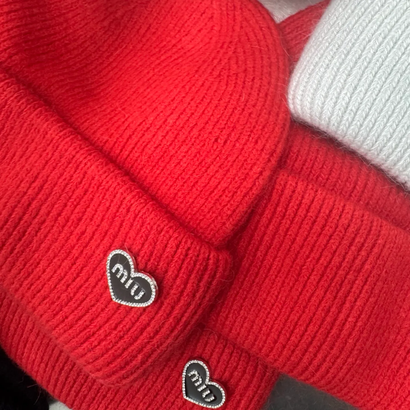 Order style miumiu beanie is shipped✈️