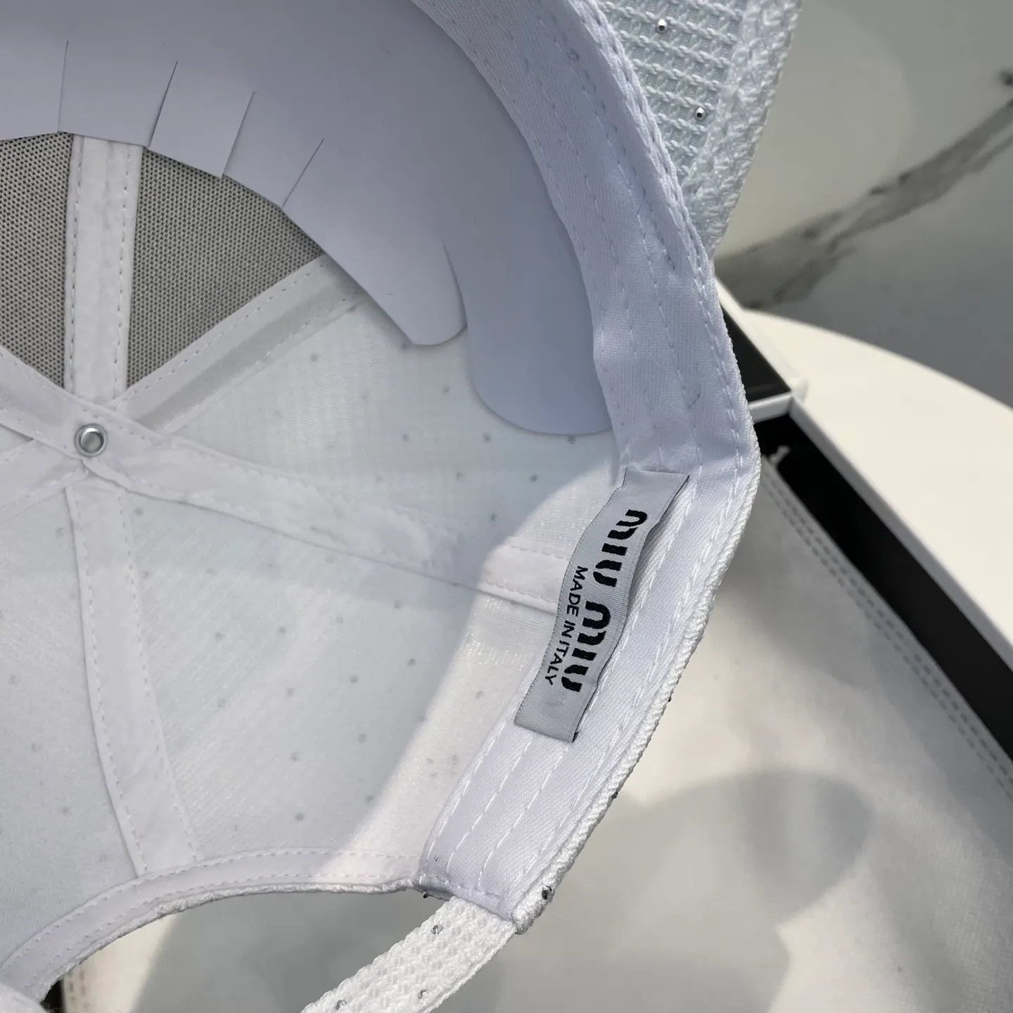 P50 miumiu new spring and summer full diamond baseball cap, the hottest color at the moment - full of street style! Trendy and versatile, Xiaohongshu grows grass, poison, get your boyfriend, and cool together