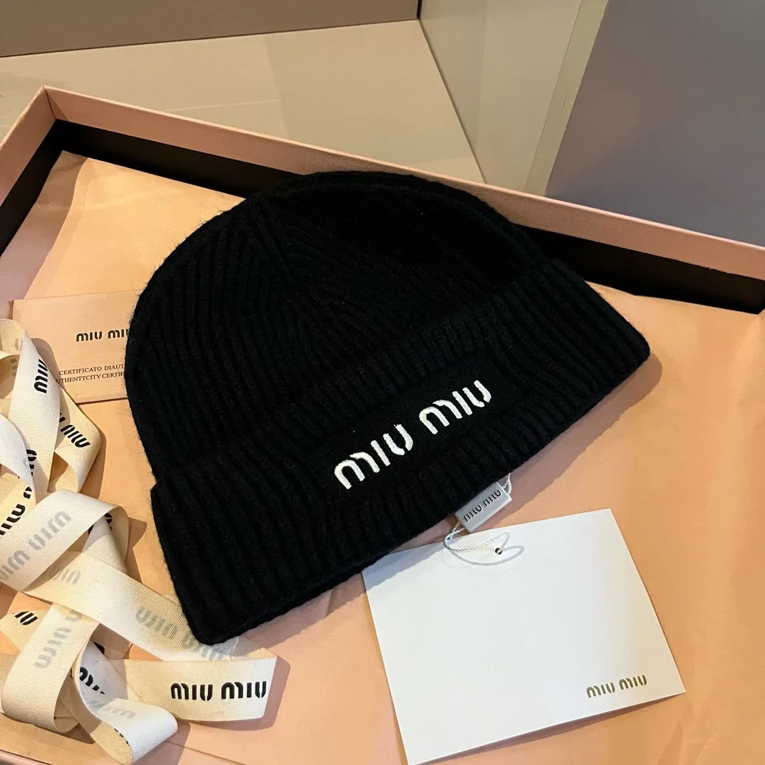 💰70¥ miumiu new knitted beanie, unisex