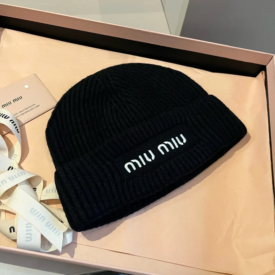 💰70¥ miumiu new knitted beanie, unisex