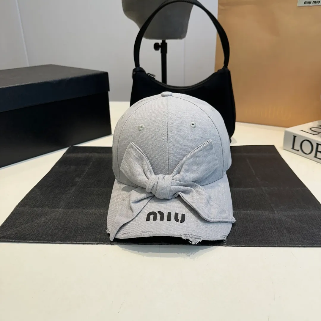 P56 MIUMIU～25 Spring Butterfly New Baseball Cap This hat is so beautiful! The hole design adds a bit of casualness and uninhibitedness, allowing you to easily wear it with casual wear or sportswear.