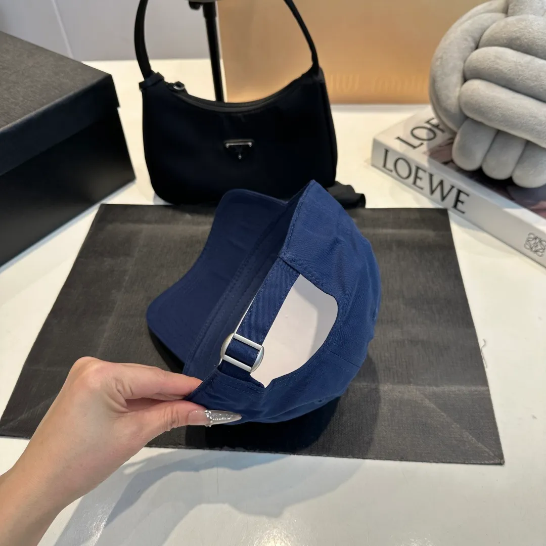 P56 miumiu's new candy-colored summer baseball cap. Color matchmaker. It's so confusing. Add a few more colors and match them as you like.