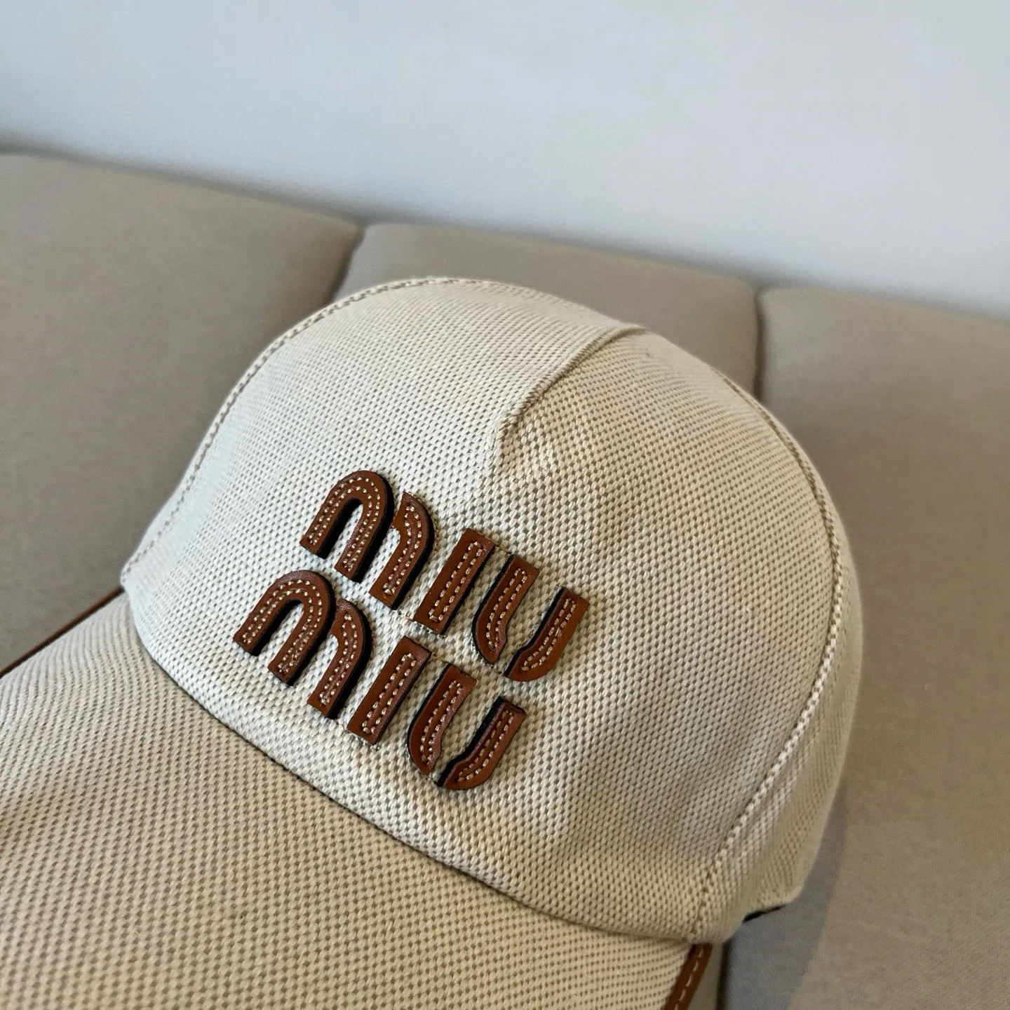 P64 miumiu original spring and summer new baseball cap, genuine mold-making and customization, the original workmanship is meticulous and the quality is superb!