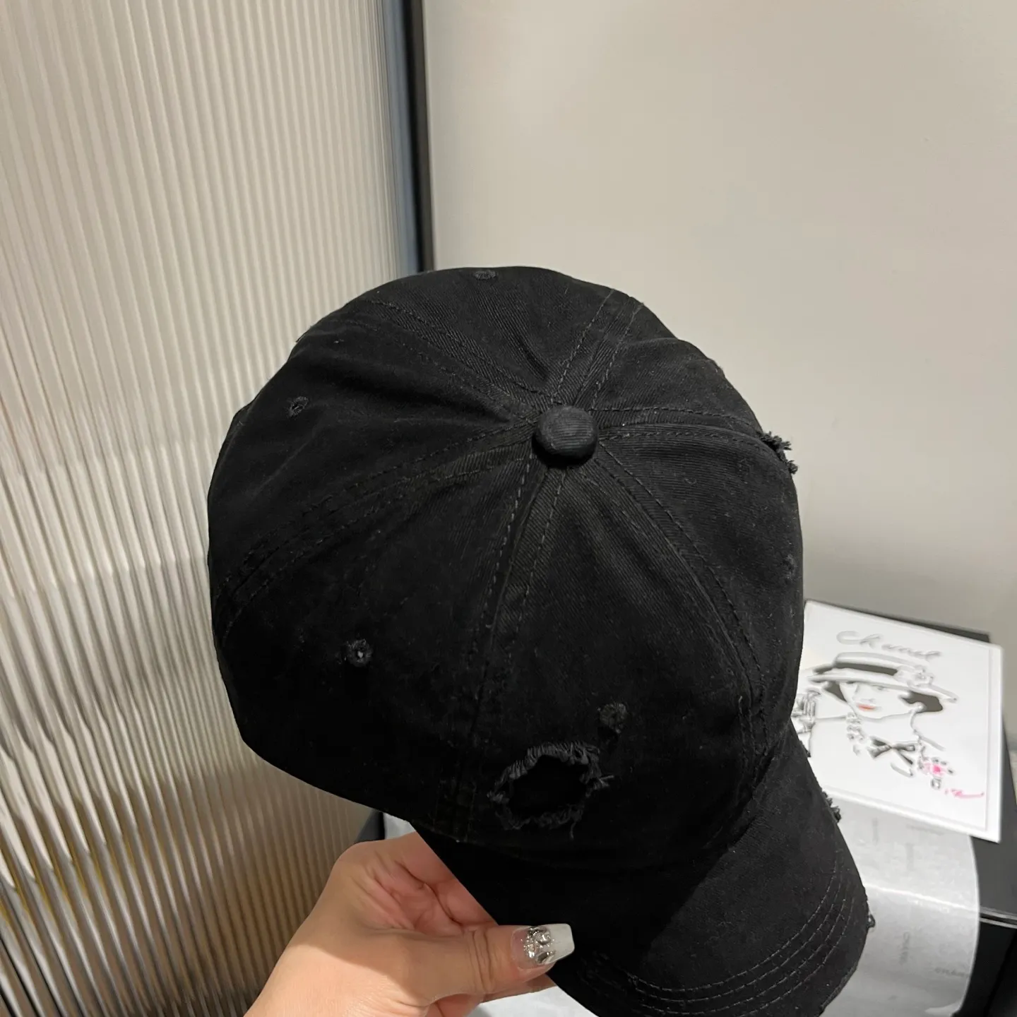 💰70¥ miumiu new ripped peaked cap, unisex, great style