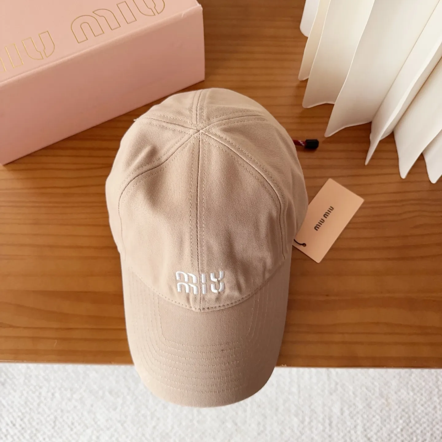 💰60 miumiu new autumn and winter baseball cap from miumiu. The original order is genuine and made to order. The original workmanship is meticulous and the quality is superb!