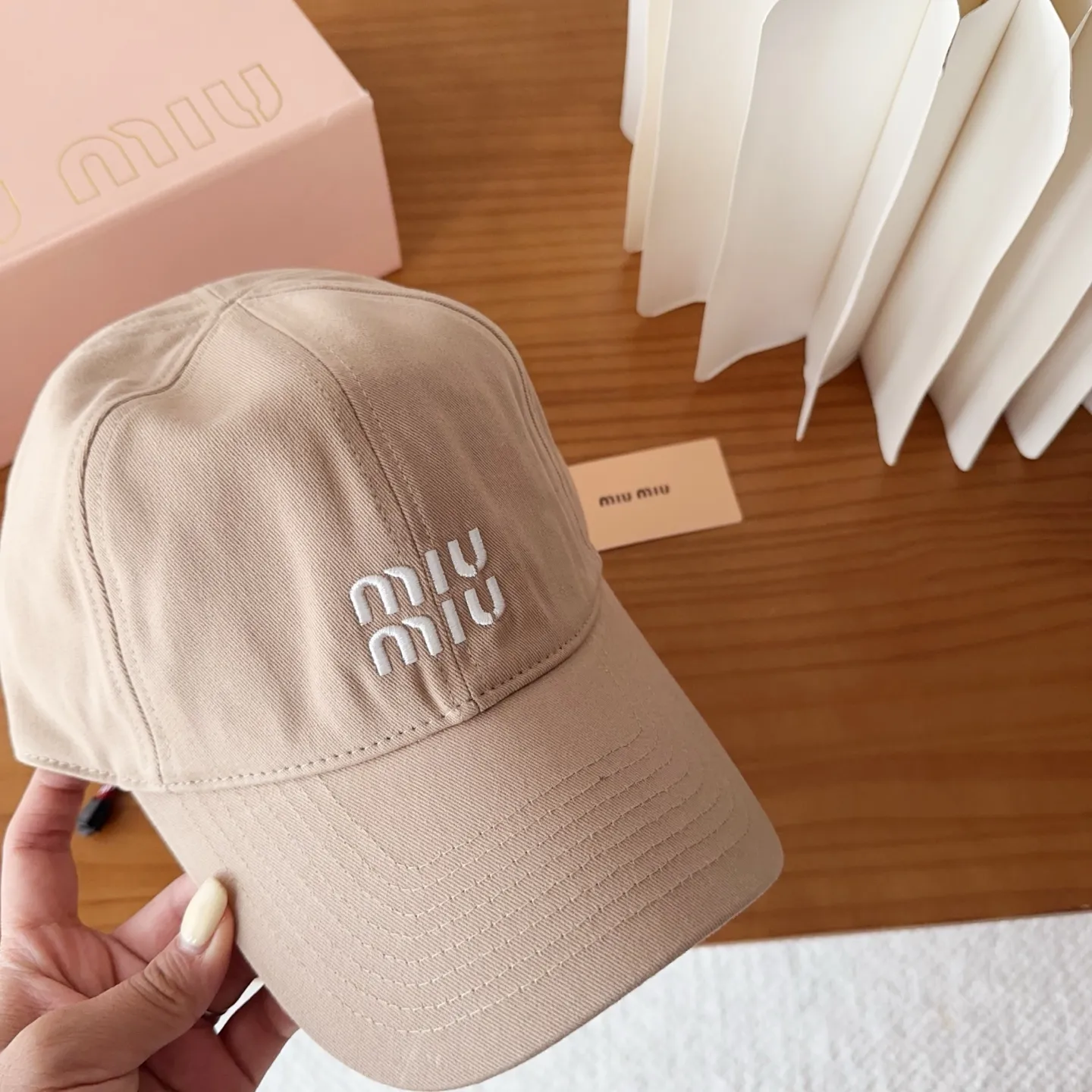 💰60 miumiu new autumn and winter baseball cap from miumiu. The original order is genuine and made to order. The original workmanship is meticulous and the quality is superb!