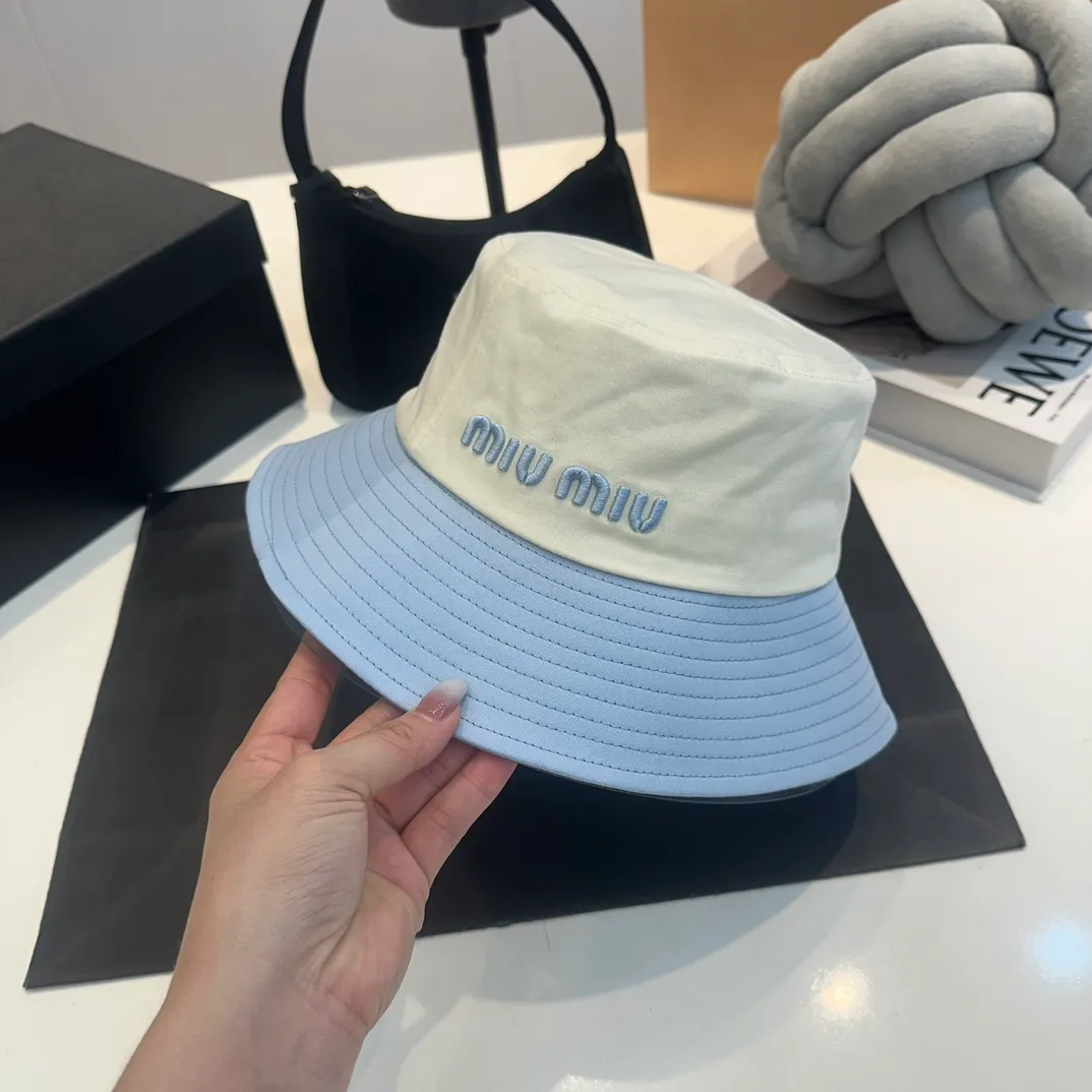 P56 MiuMiu Miu Miu girl's daily bucket hat. A very versatile baseball cap. Classic embroidered logo. Versatile and fashionable.