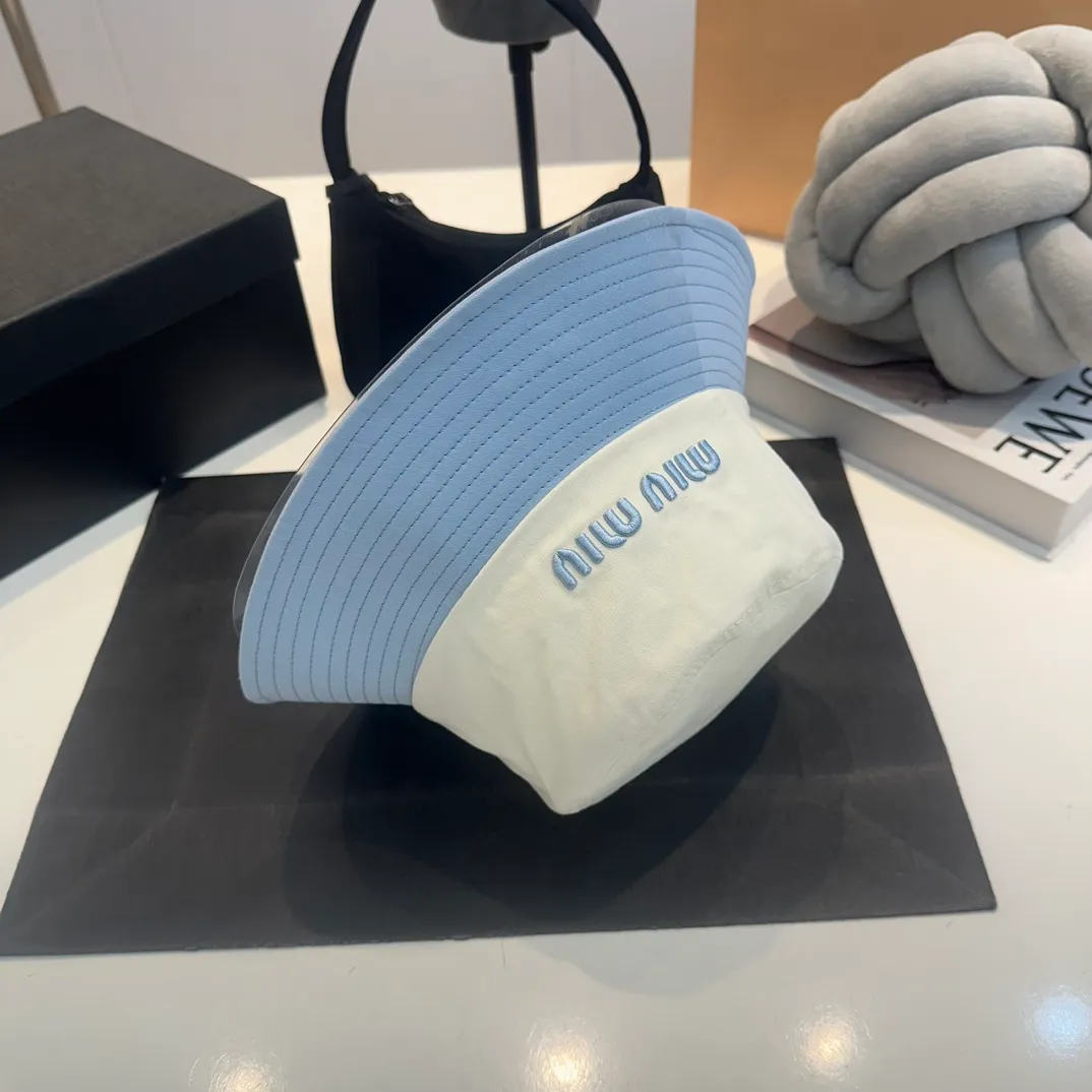 P56 MiuMiu Miu Miu girl's daily bucket hat. A very versatile baseball cap. Classic embroidered logo. Versatile and fashionable.
