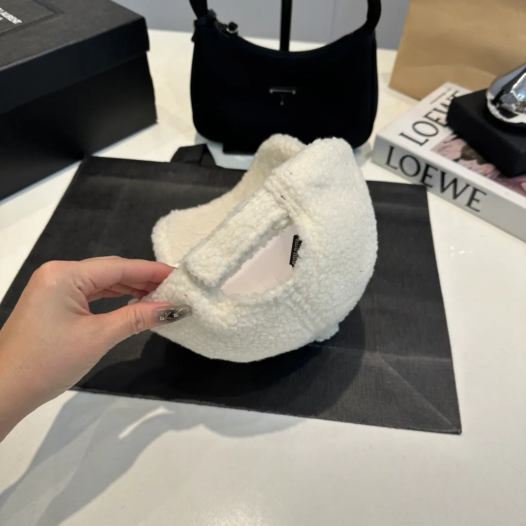 P60 miumiu 25 autumn and winter new lamb wool letter baseball cap