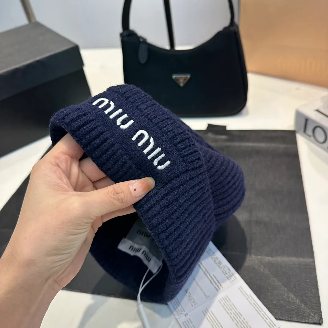 P56 high version Miumiu knitted hat, cold hat super warm