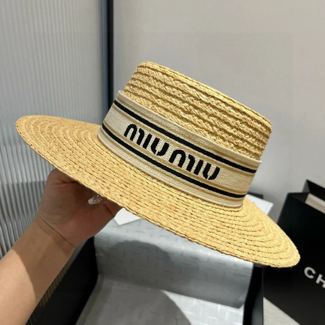💰220¥ Miumiu raffia flat hat, new model in the store, buy it and cherish it, sell one less, the head circumference can be adjusted, details to come