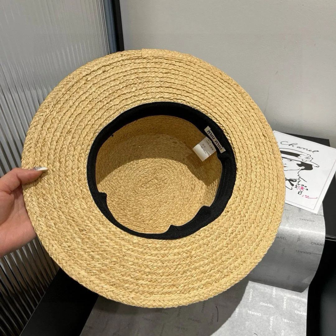 💰220¥ Miumiu raffia flat hat, new model in the store, buy it and cherish it, sell one less, the head circumference can be adjusted, details to come