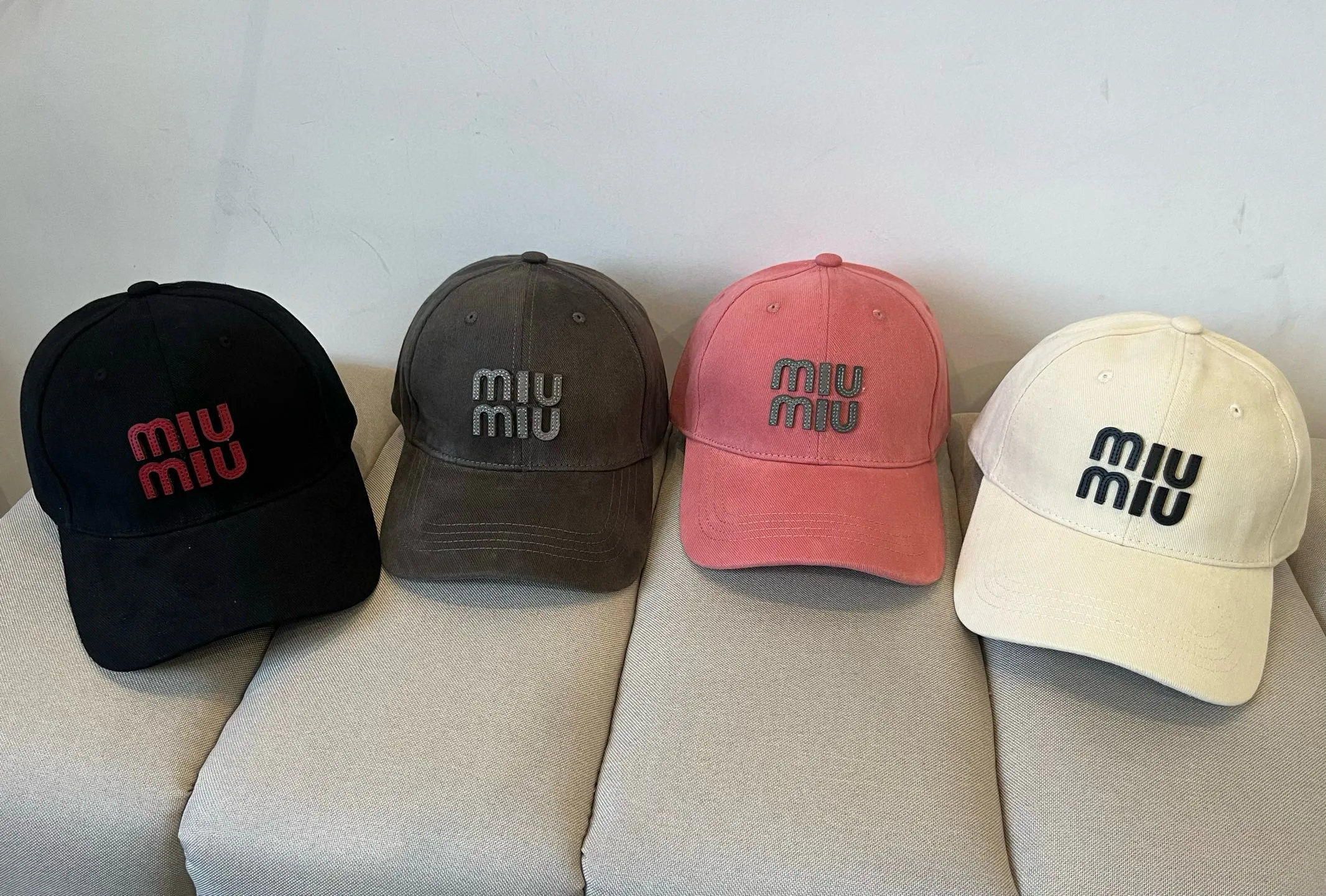 P60 miumiu original spring and summer new baseball cap, authentic mold-making and custom-made, the original workmanship is meticulous and the quality is superb!