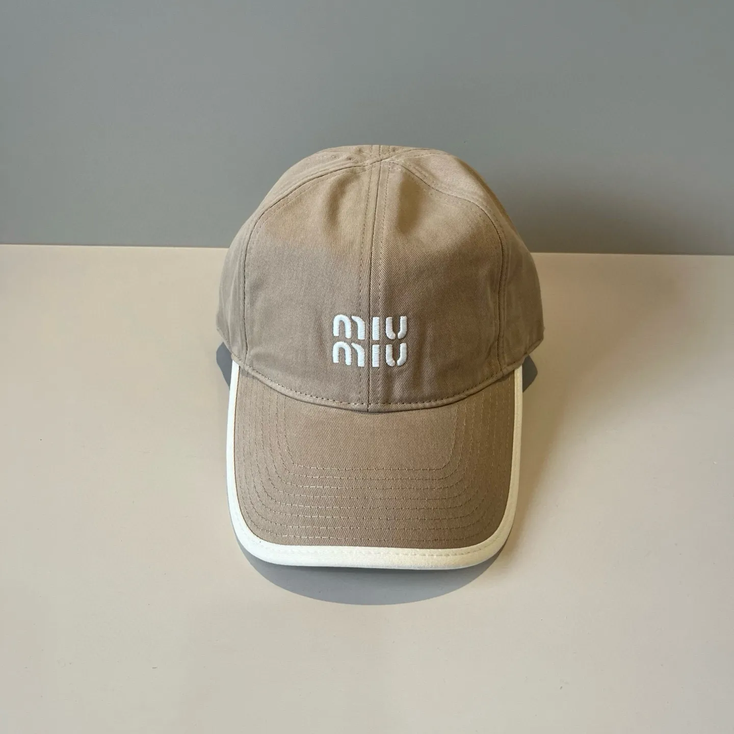 P60 miumiu original spring and summer new baseball cap, authentic mold-making and custom-made, the original workmanship is meticulous and the quality is superb!