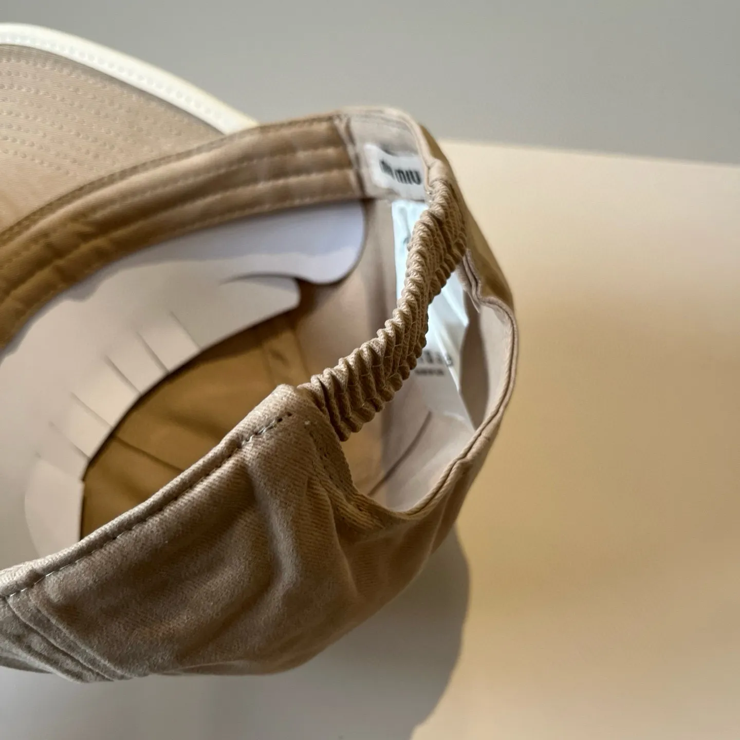 P60 miumiu original spring and summer new baseball cap, authentic mold-making and custom-made, the original workmanship is meticulous and the quality is superb!