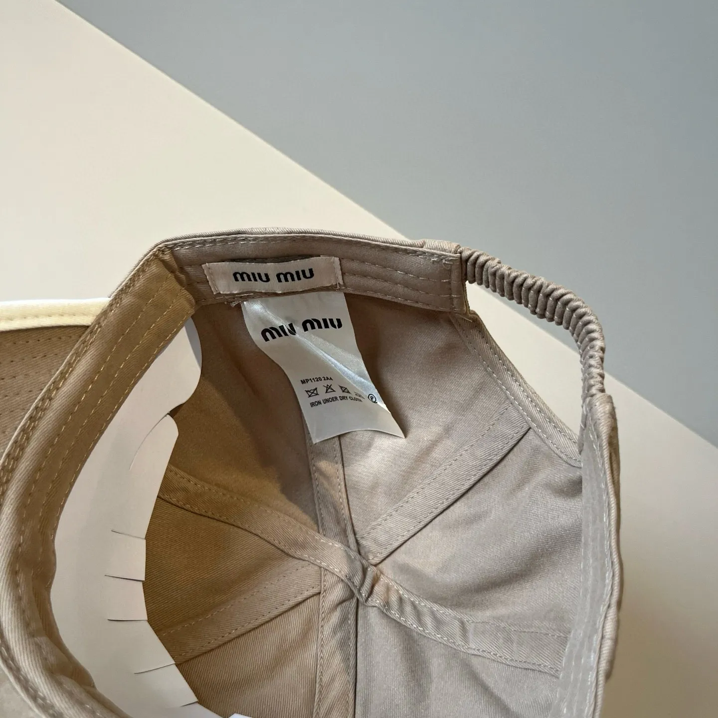 P60 miumiu original spring and summer new baseball cap, authentic mold-making and custom-made, the original workmanship is meticulous and the quality is superb!