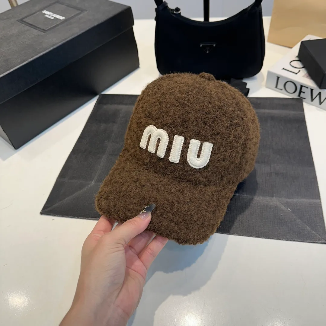 P56 Miumiu Miumiu new order style embroidered baseball cap🧢Big brand style is super easy to match, get it now!