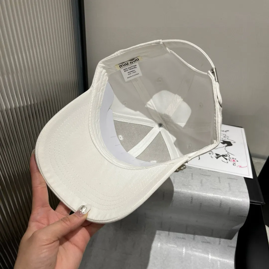 💰80¥ miumiu new peaked cap