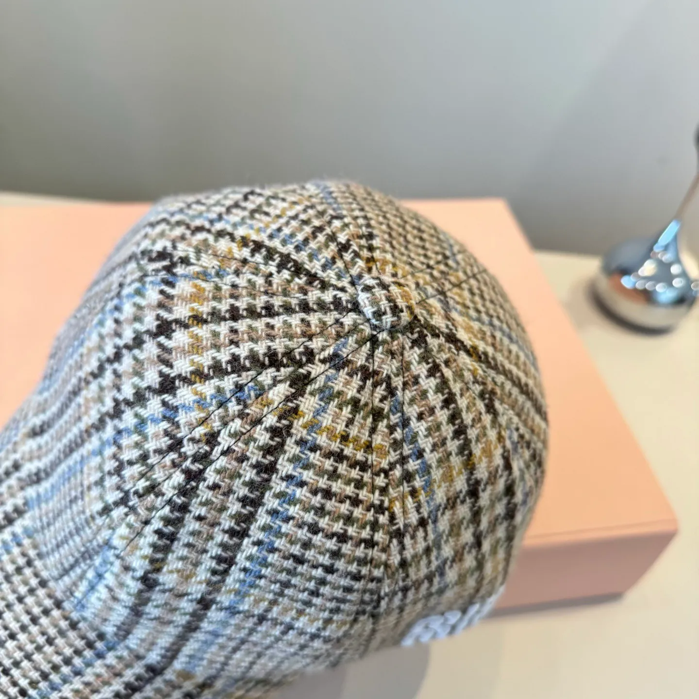 💰100¥ miumiu autumn and winter new wool peaked cap, plaid baseball cap, head circumference 57cm