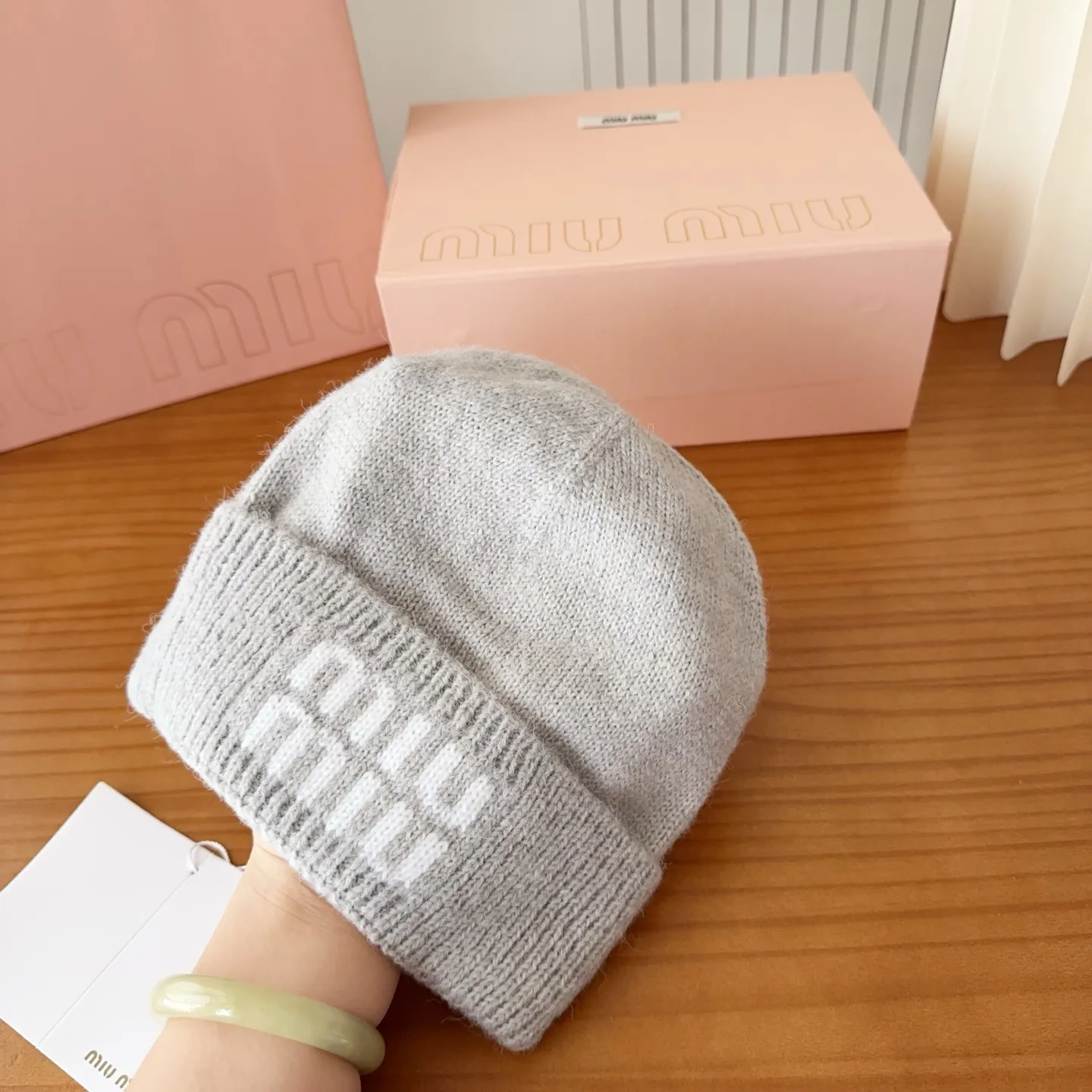 💰60 miumiu’s most popular knitted hat at the Miu Miu counter! Xiaohongshu’s new product is released, it’s so 🉑️, high-elastic fabric, classic colors, same style for men and women.