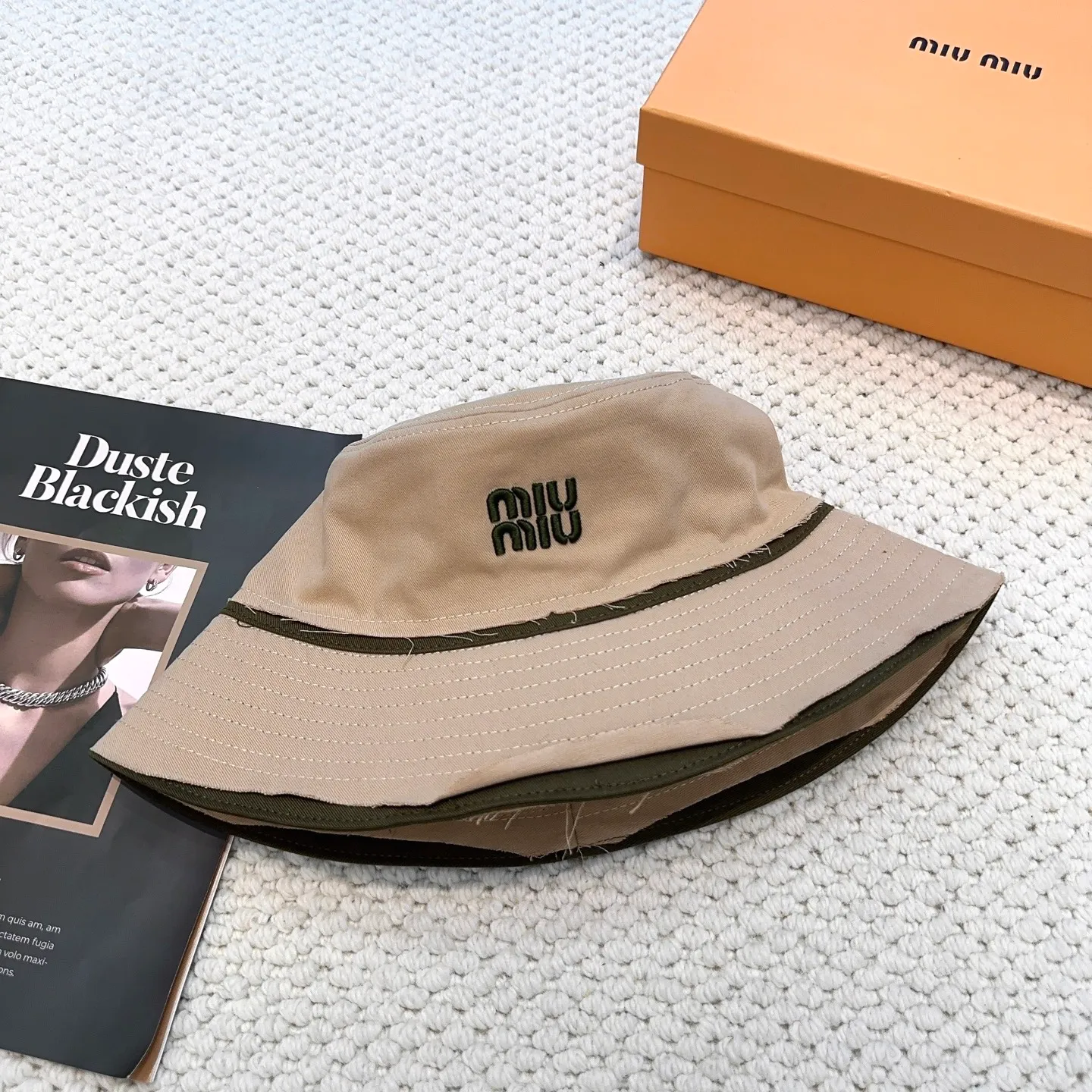P80 miumiu limited new fisherman hat/baseball cap, a very attractive fisherman hat ~ the same style for men and women. It brings a sense of atmosphere when you go out every day. It feels great to change it occasionally.