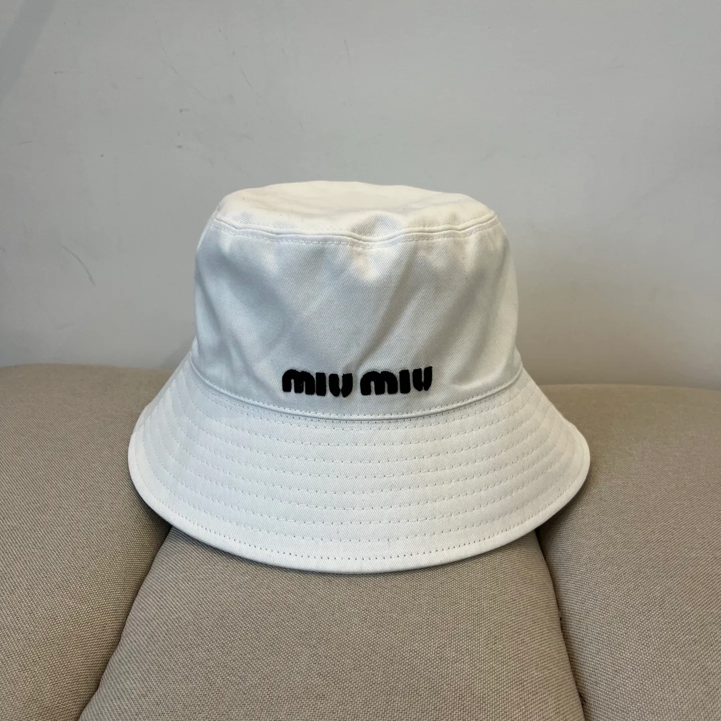P70 miumiu original spring and summer new baseball cap, authentic mold-making and custom-made, the original workmanship is meticulous and the quality is superb!