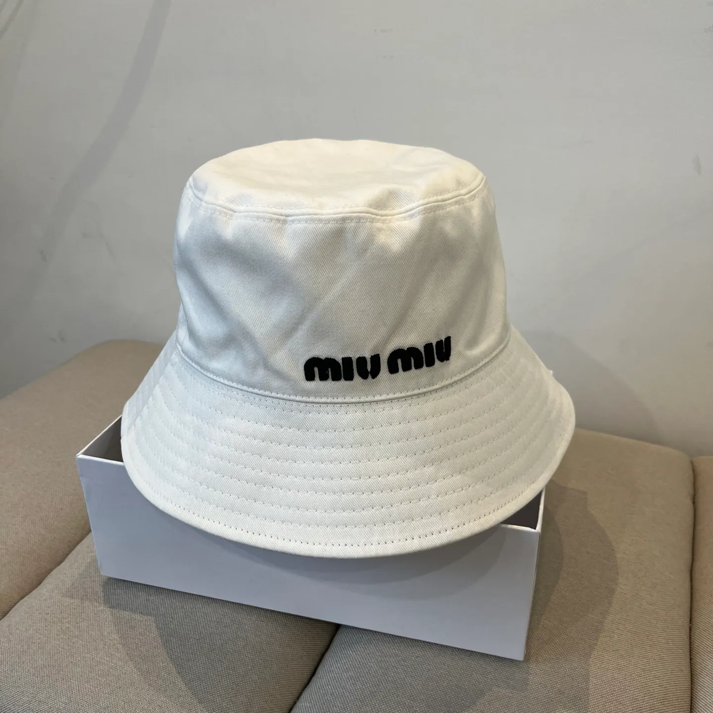 P70 miumiu original spring and summer new baseball cap, authentic mold-making and custom-made, the original workmanship is meticulous and the quality is superb!